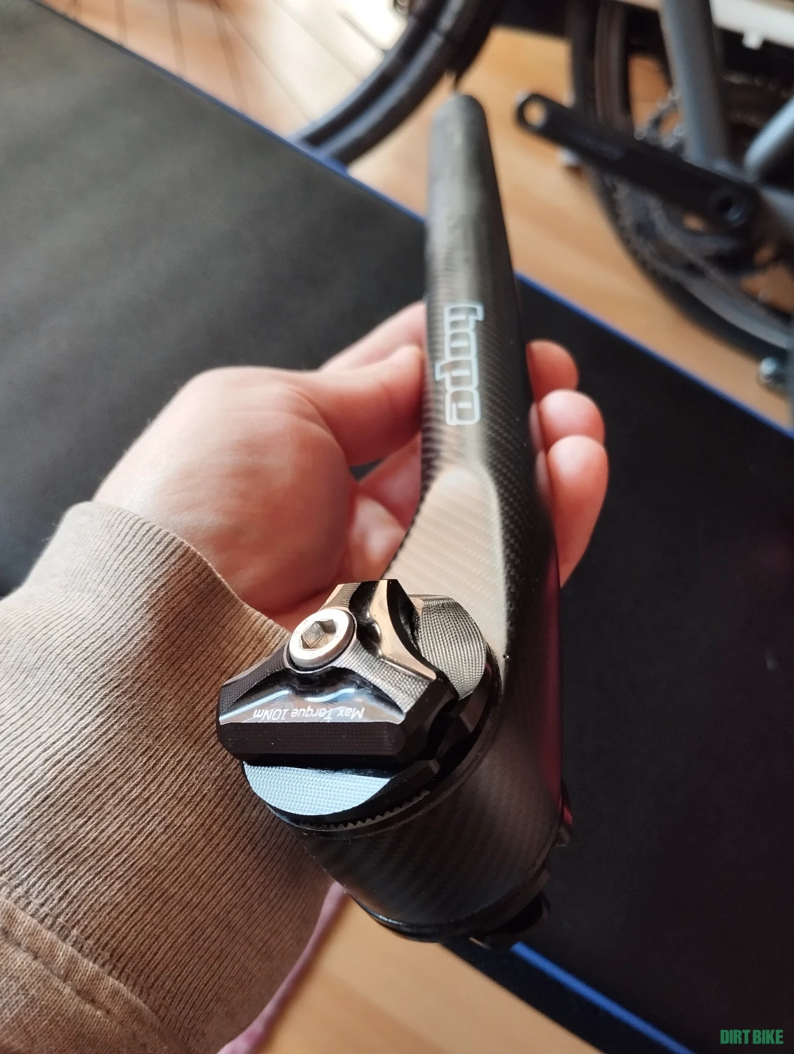 1. Tija de sa HOPE, carbon, 27,2mm, 194 gr