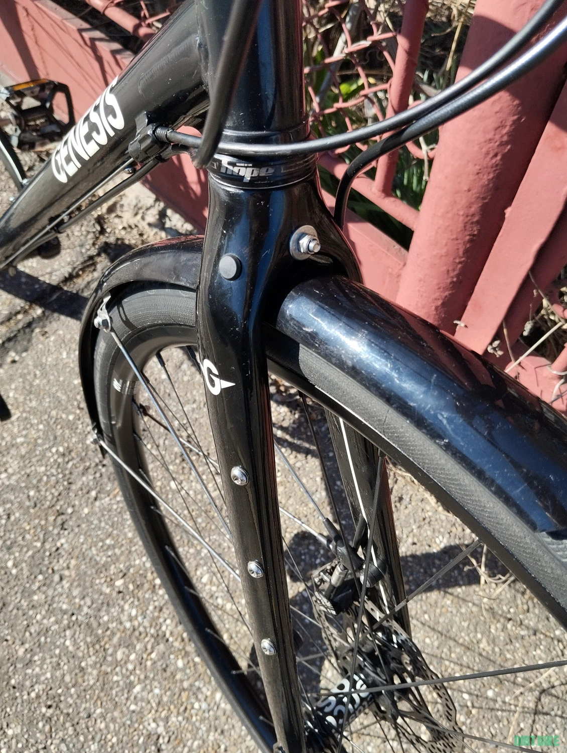 1. Cadru otel Genesis și furca carbon Genesis 56cm