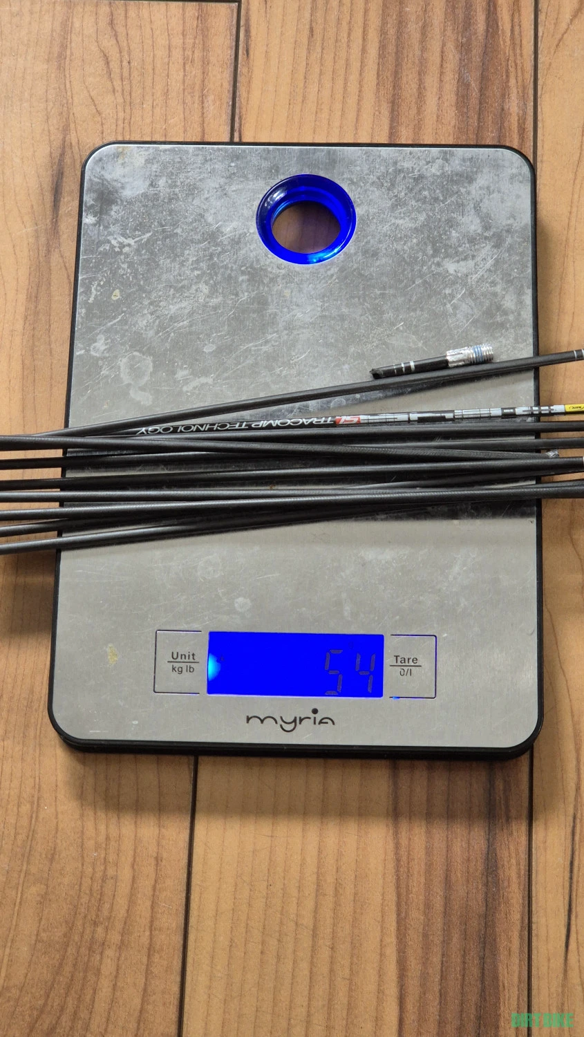2. Butuc mavic cu spite carbon
