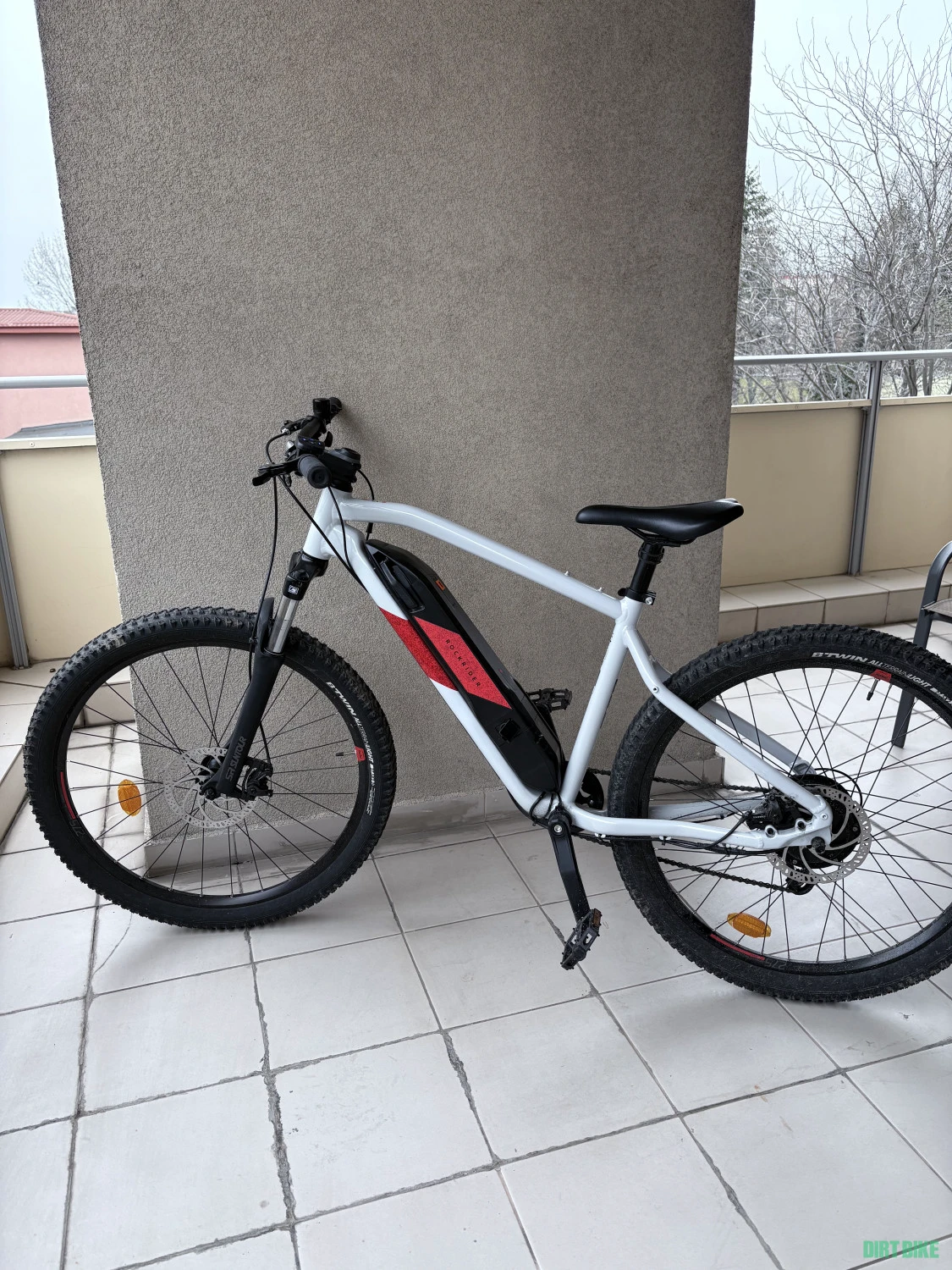 1. Rockrider E-ST100, foarte putin folosit