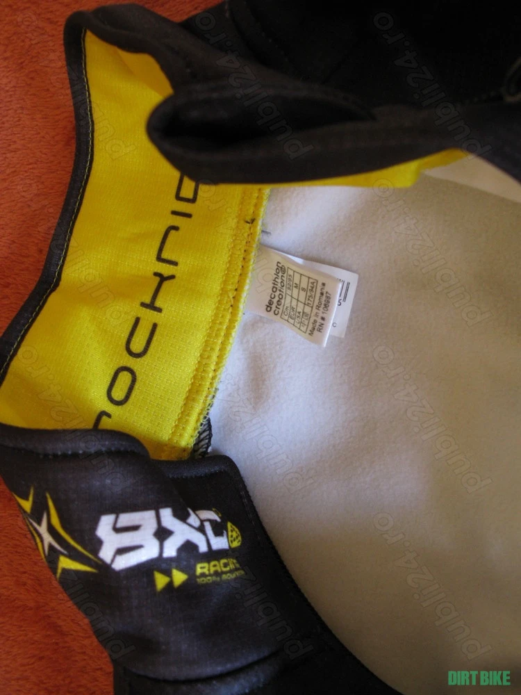 3. Vand 2 jachete noi pentru outdor cycling