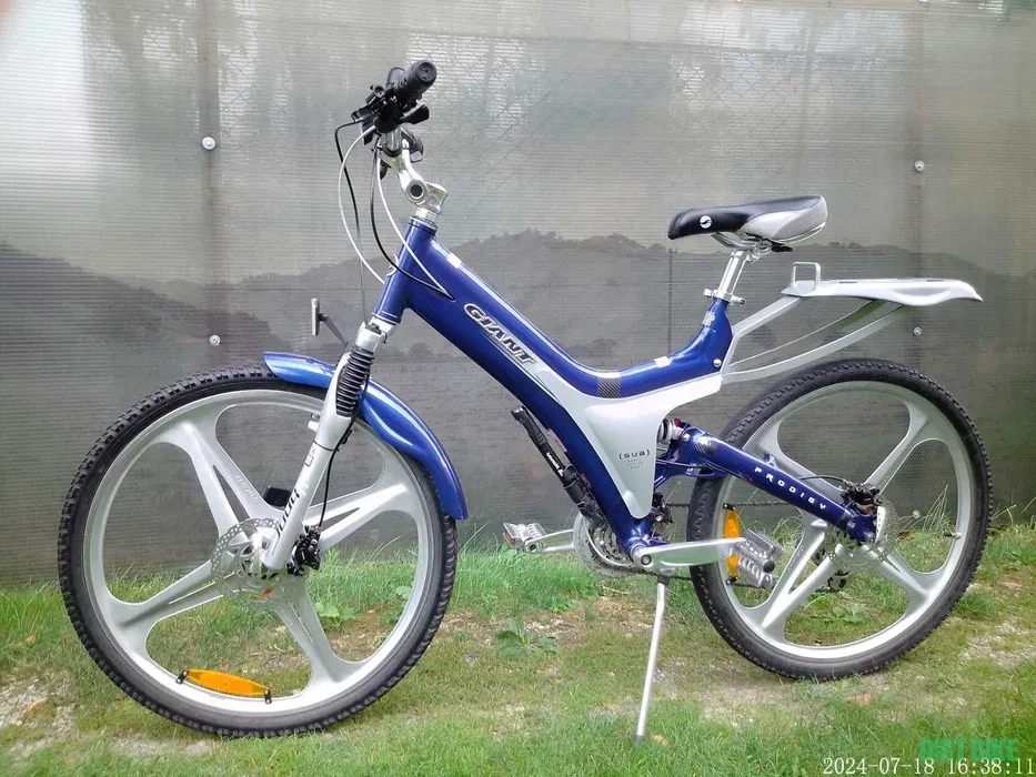 6. Bicicleta Giant Prodigy S.U.B., full alu, 27 viteze, dubla suspensie