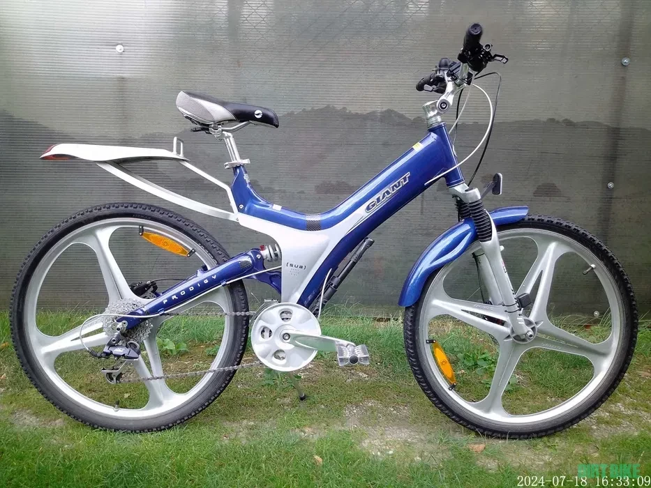 1. Bicicleta Giant Prodigy S.U.B., full alu, 27 viteze, dubla suspensie
