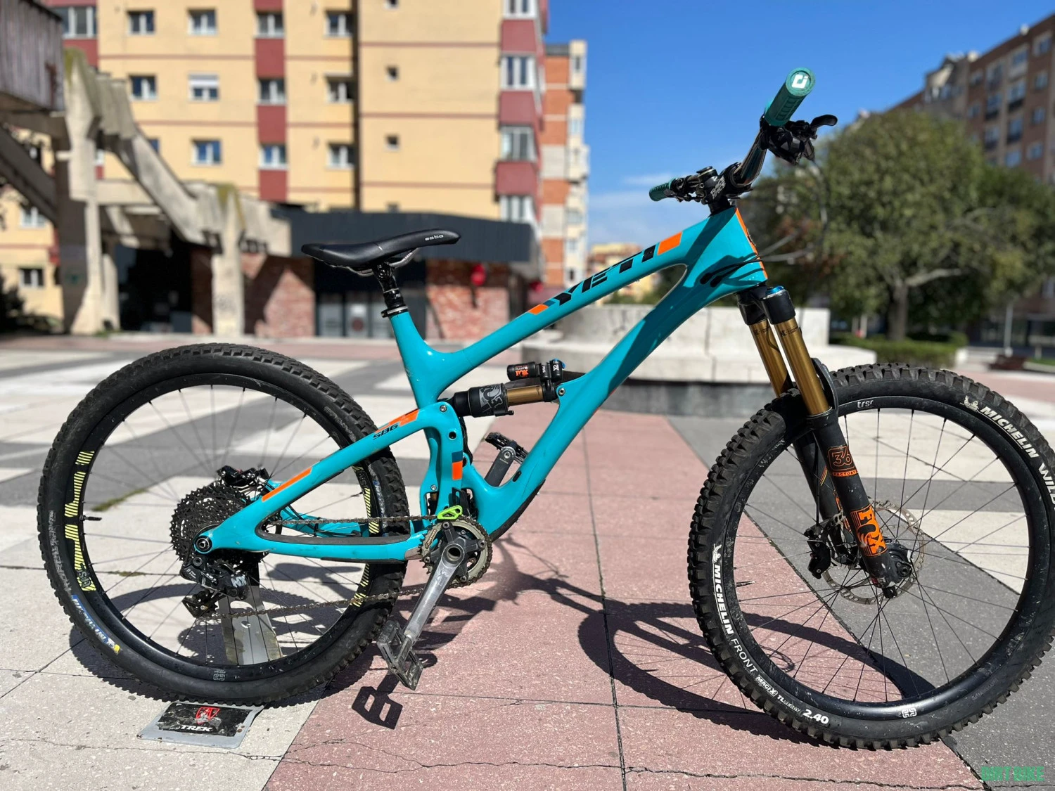 1. Yeti SB6C