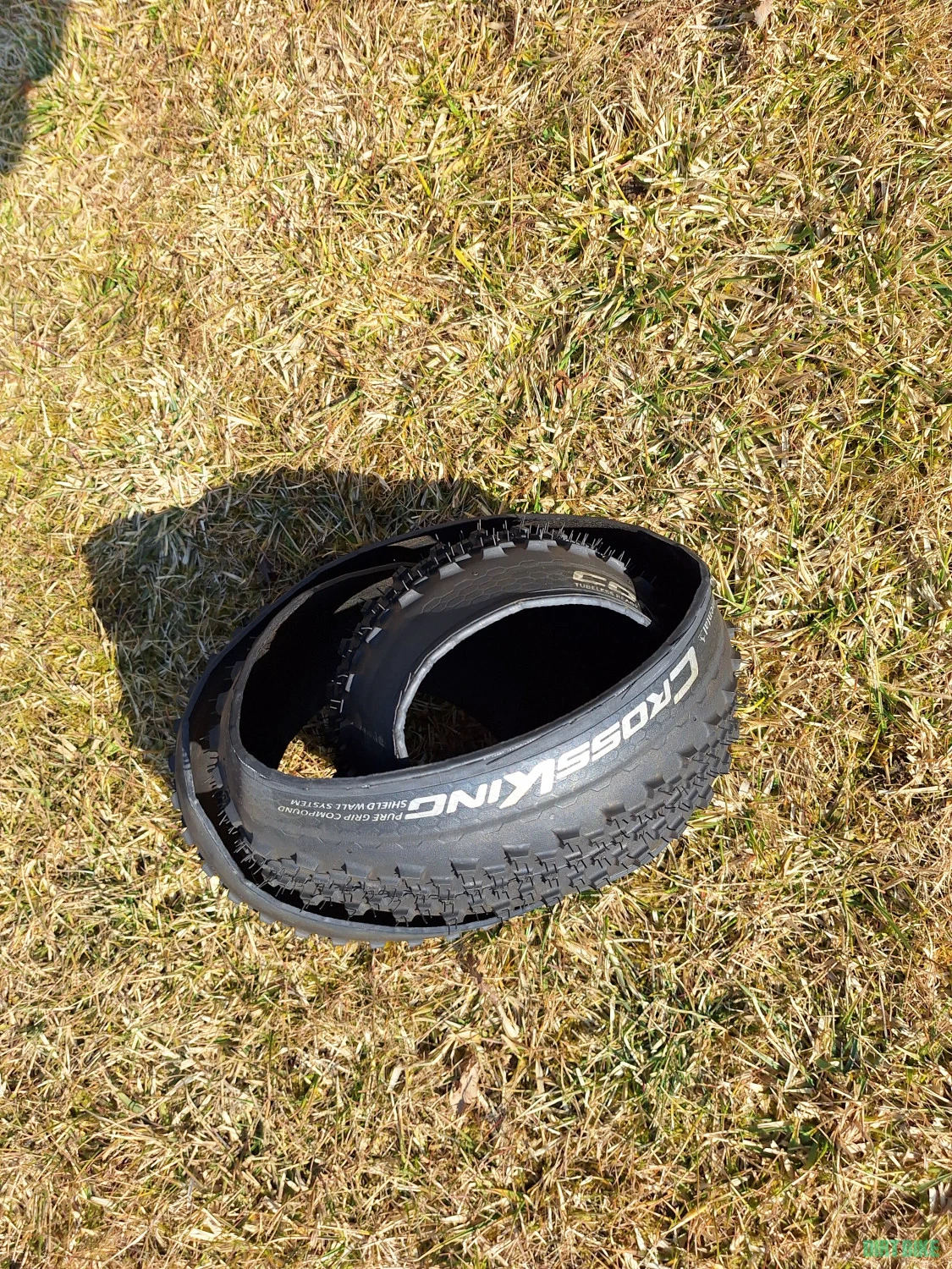1. Vând anvelopa Continental CrossKing shield wall system 27,5x2