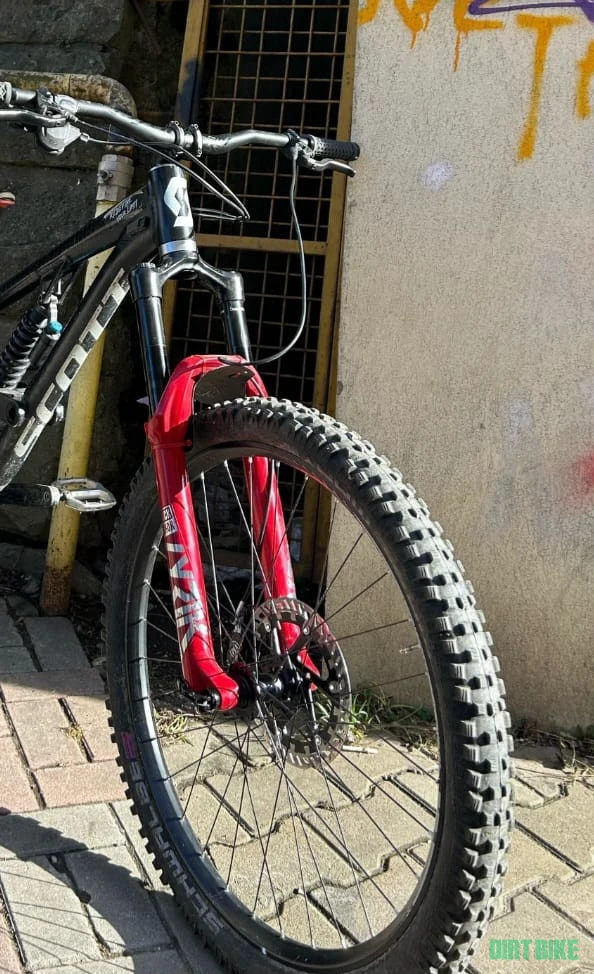 1. Rockshox lyric ultimate 27,5/29