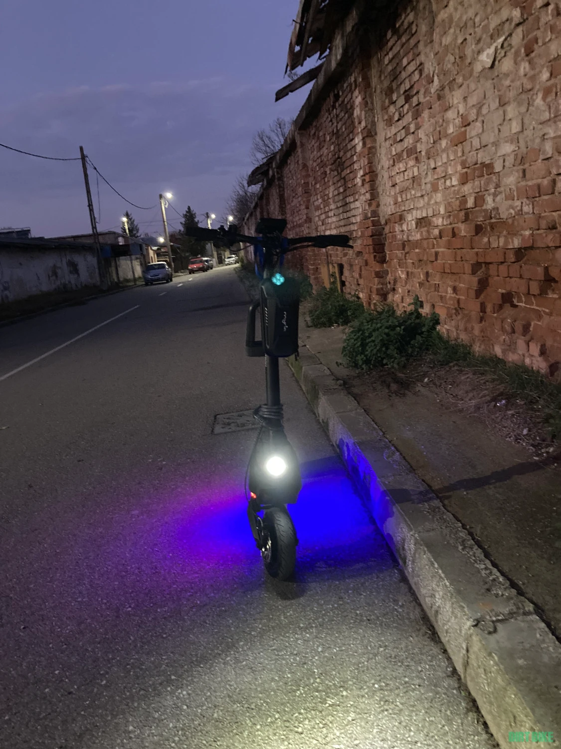 4. Trotineta ezotron e100