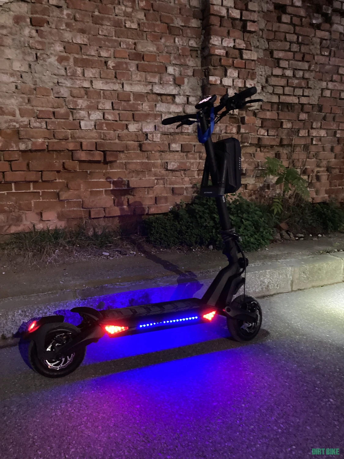5. Trotineta ezotron e100