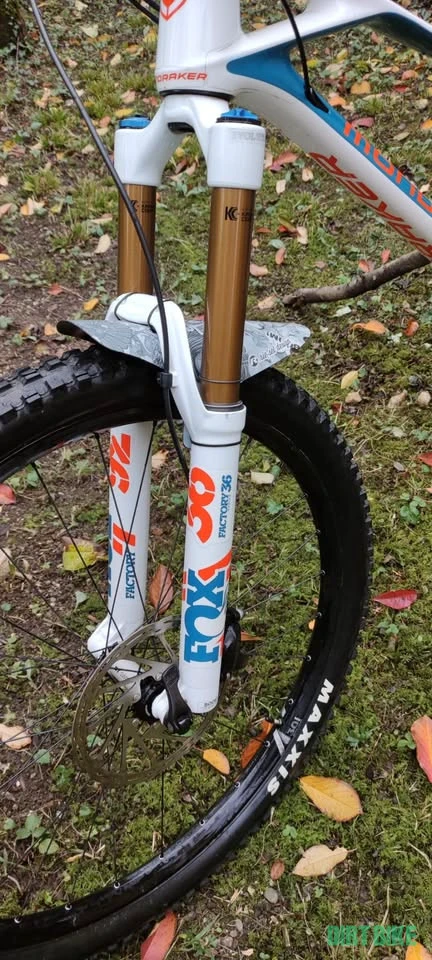 4. Mondraker Superfoxy 2020 - putin folosita