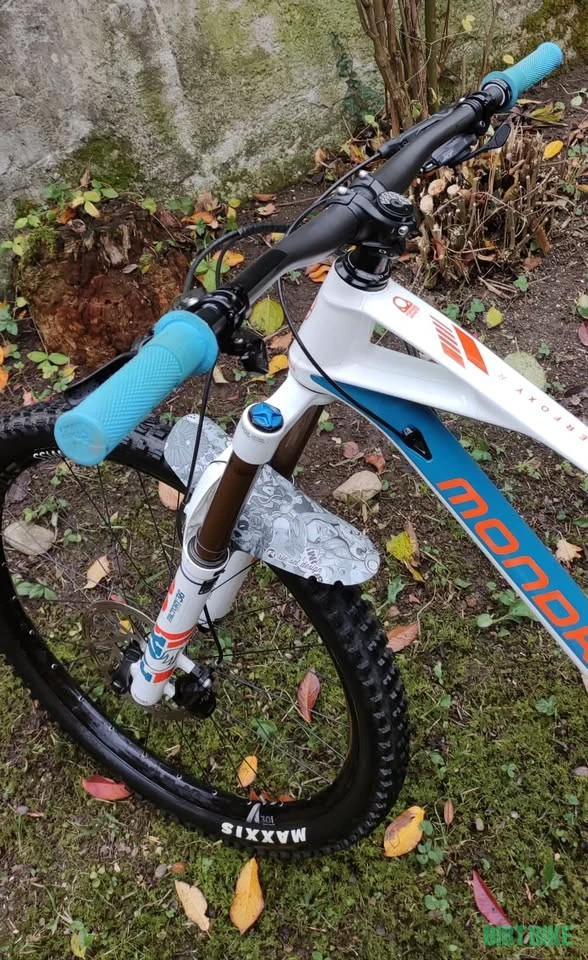 3. Mondraker Superfoxy 2020 - putin folosita