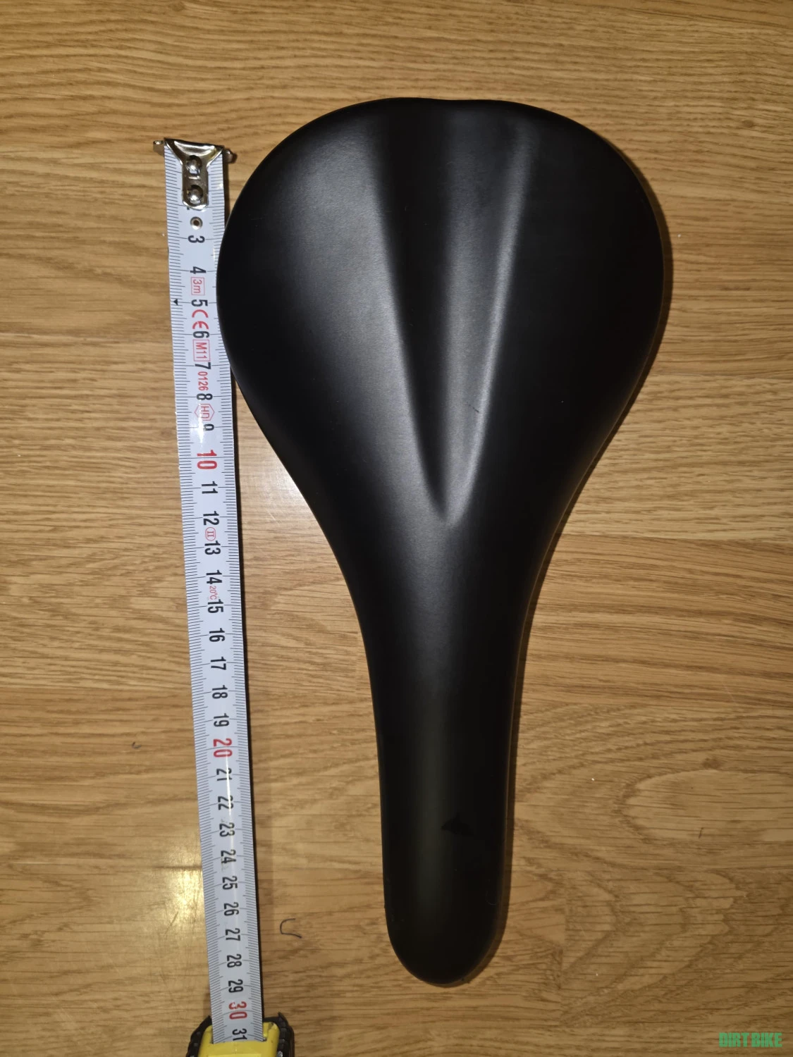 1. Vând șa bicicleta Fabric 140mm