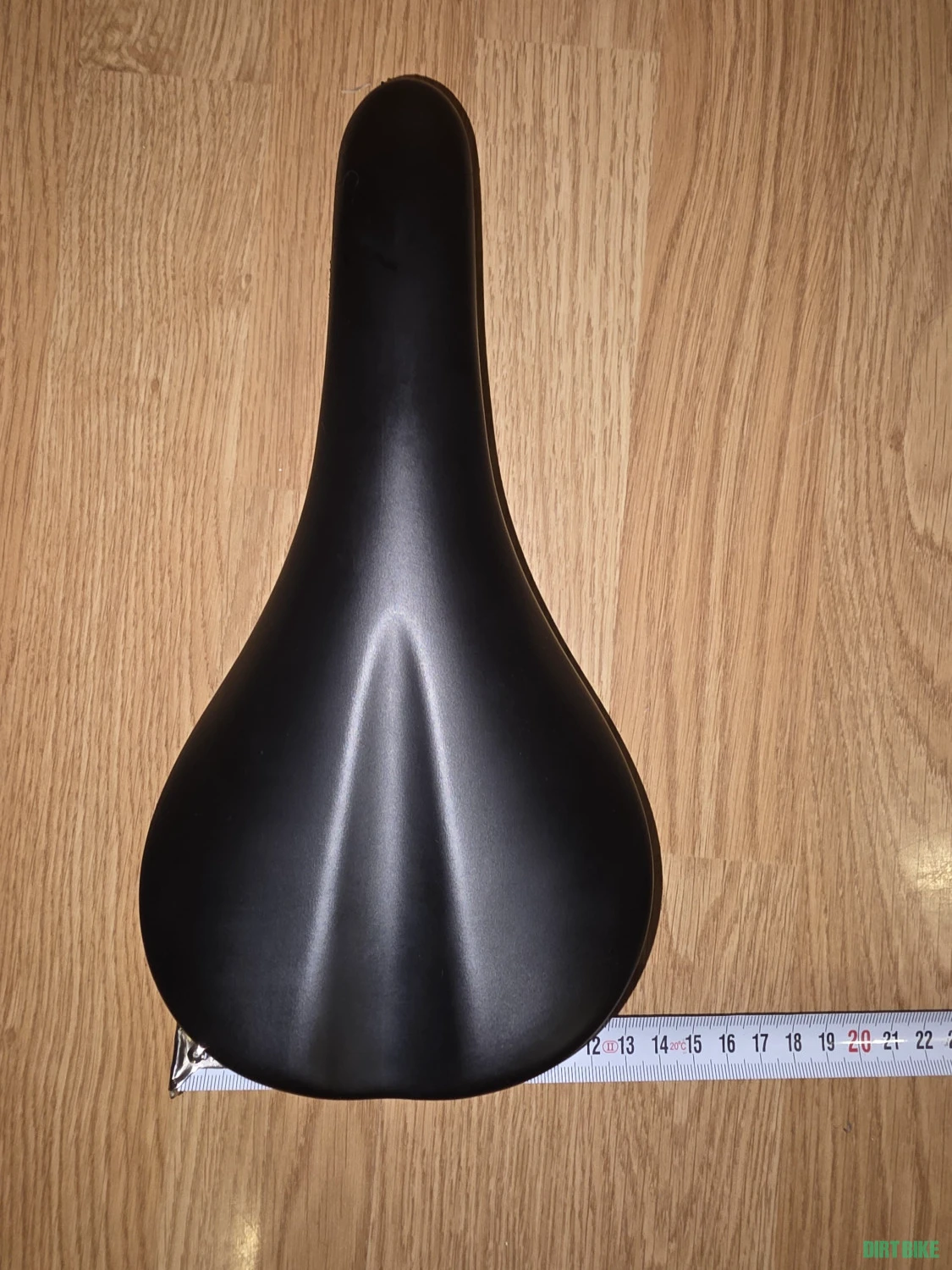 2. Vând șa bicicleta Fabric 140mm