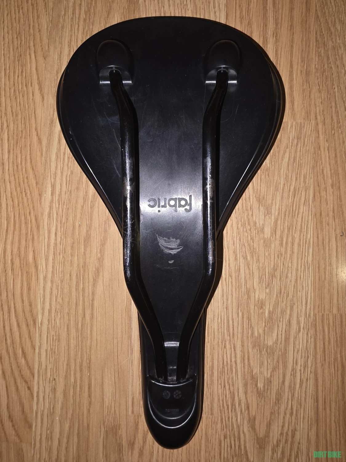 3. Vând șa bicicleta Fabric 140mm