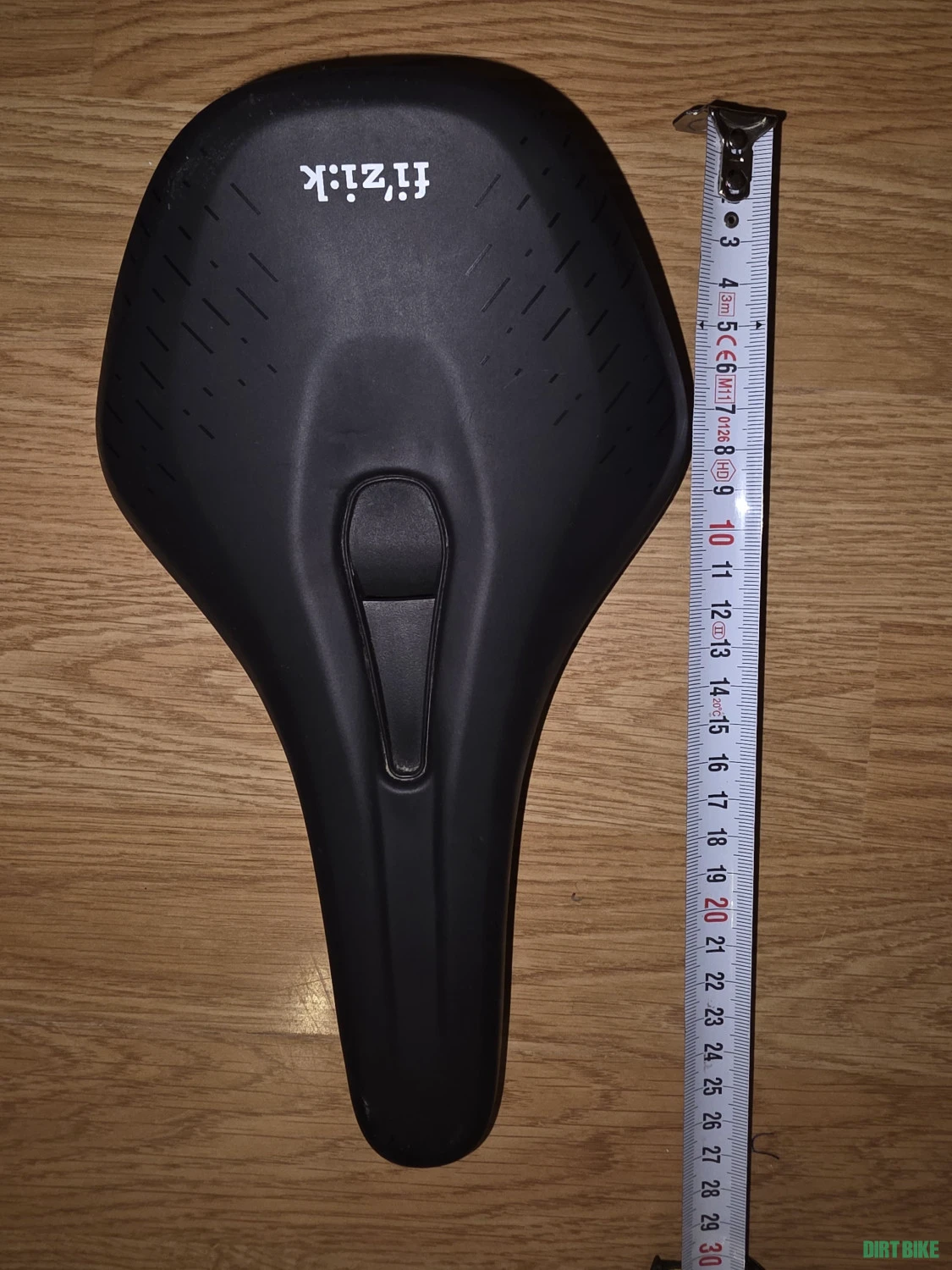 1. Vând șa bicicleta Fizik 140mm