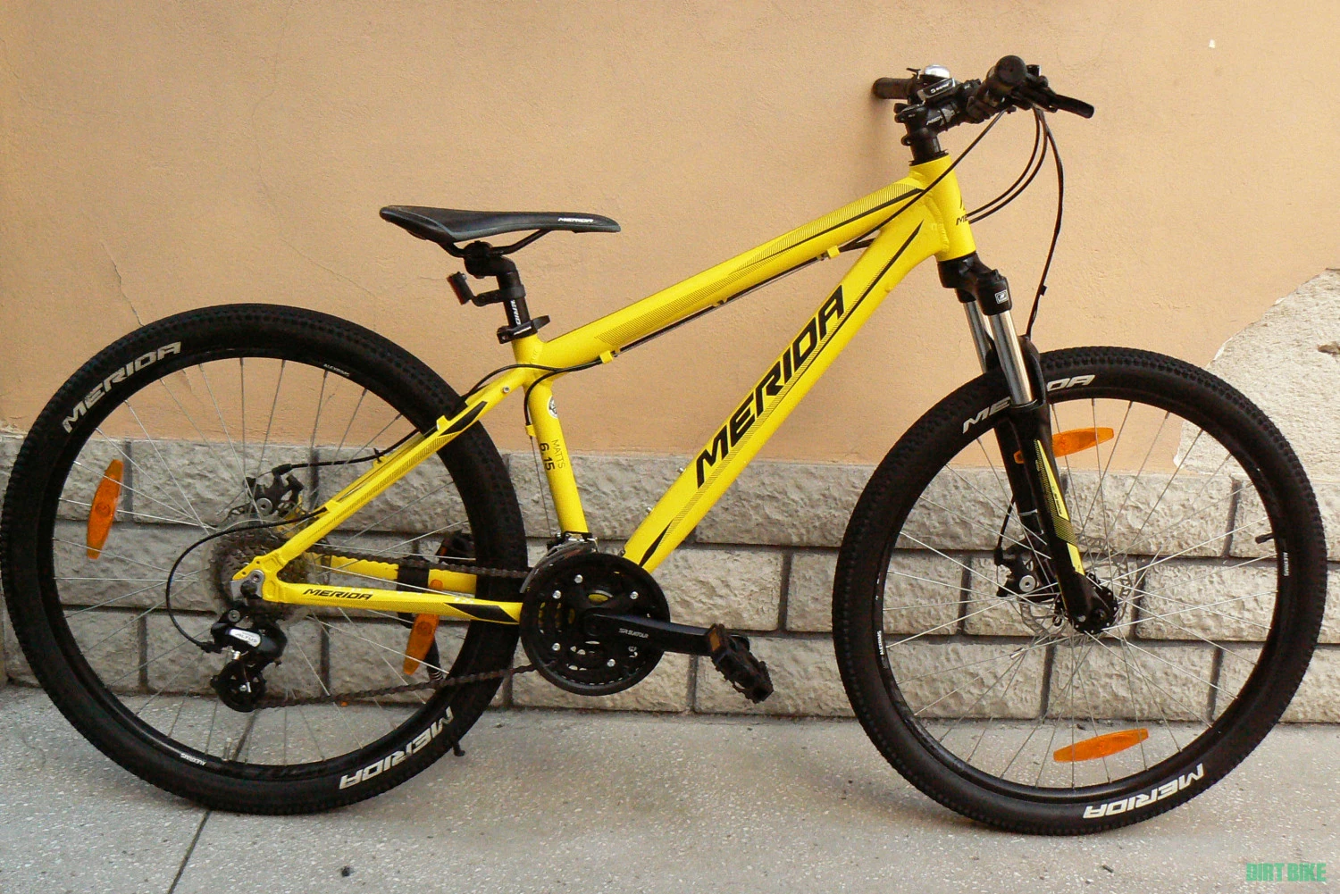 1. Bicicleta mountain bike Merida