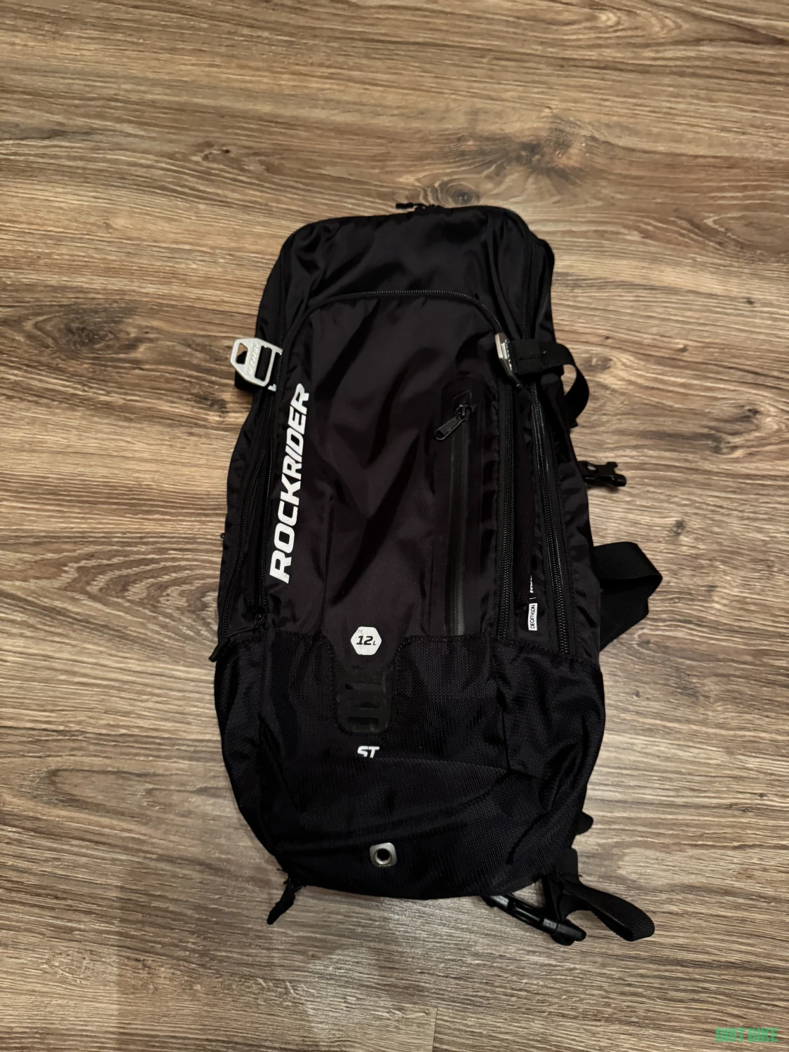 1. Rucsac Rockrider 12L