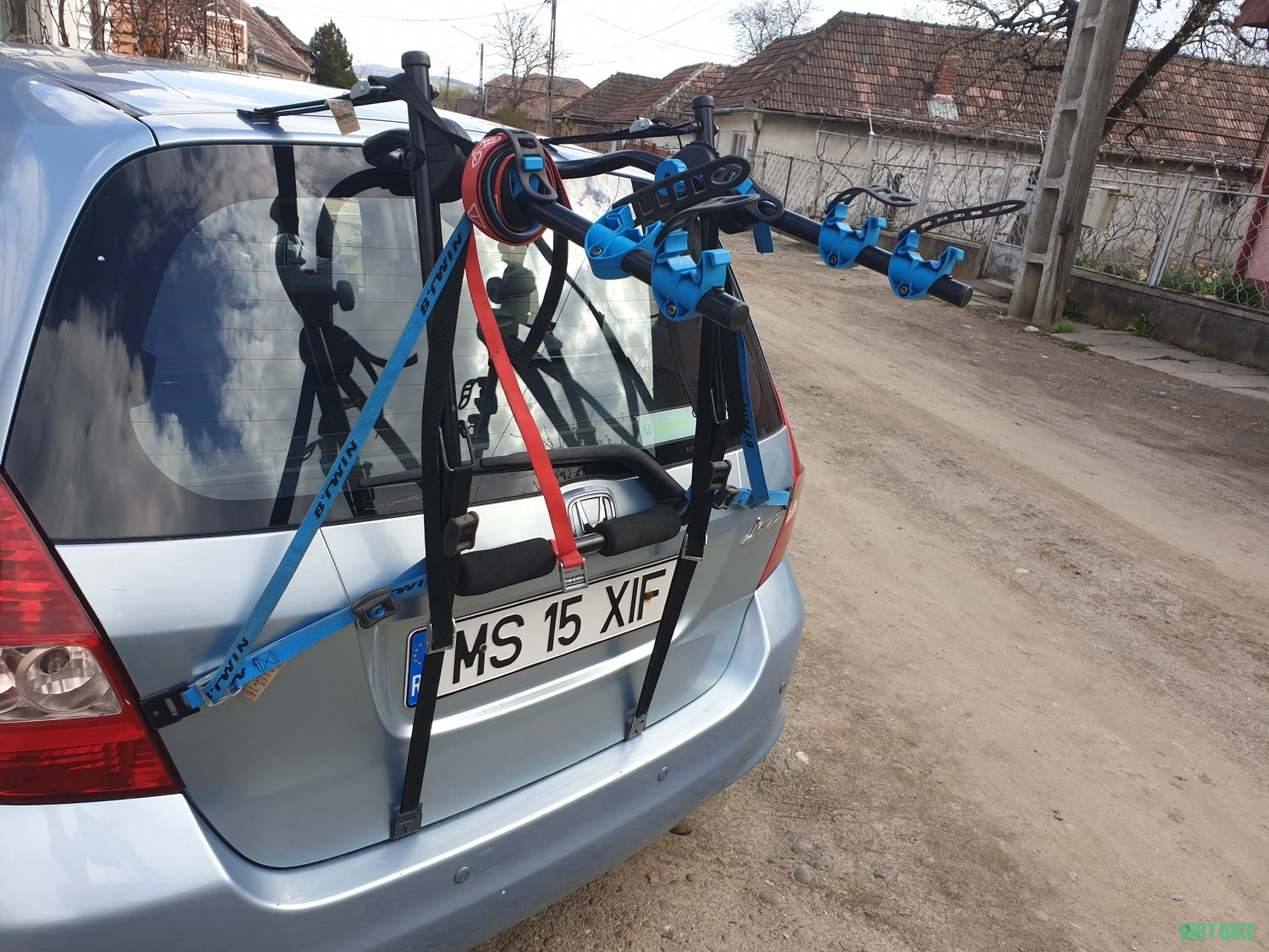1. Suport 2-3 biciclete Haion 300