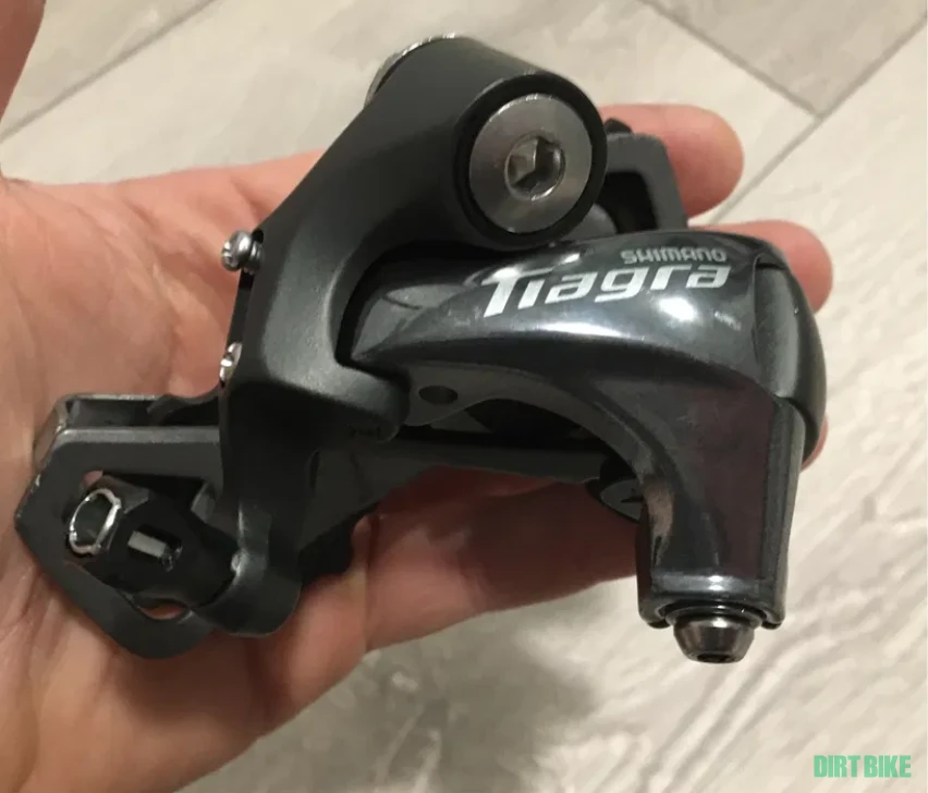 1. Vand deraior pinioane Shimano Tiagra RD-4700