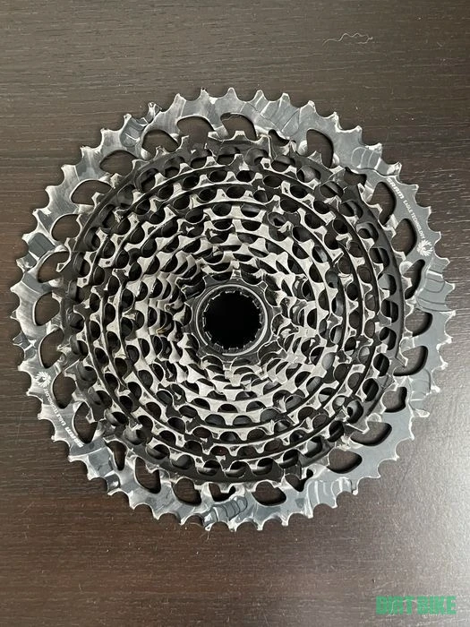1. Caseta pinioane sram xg1295 10-52t