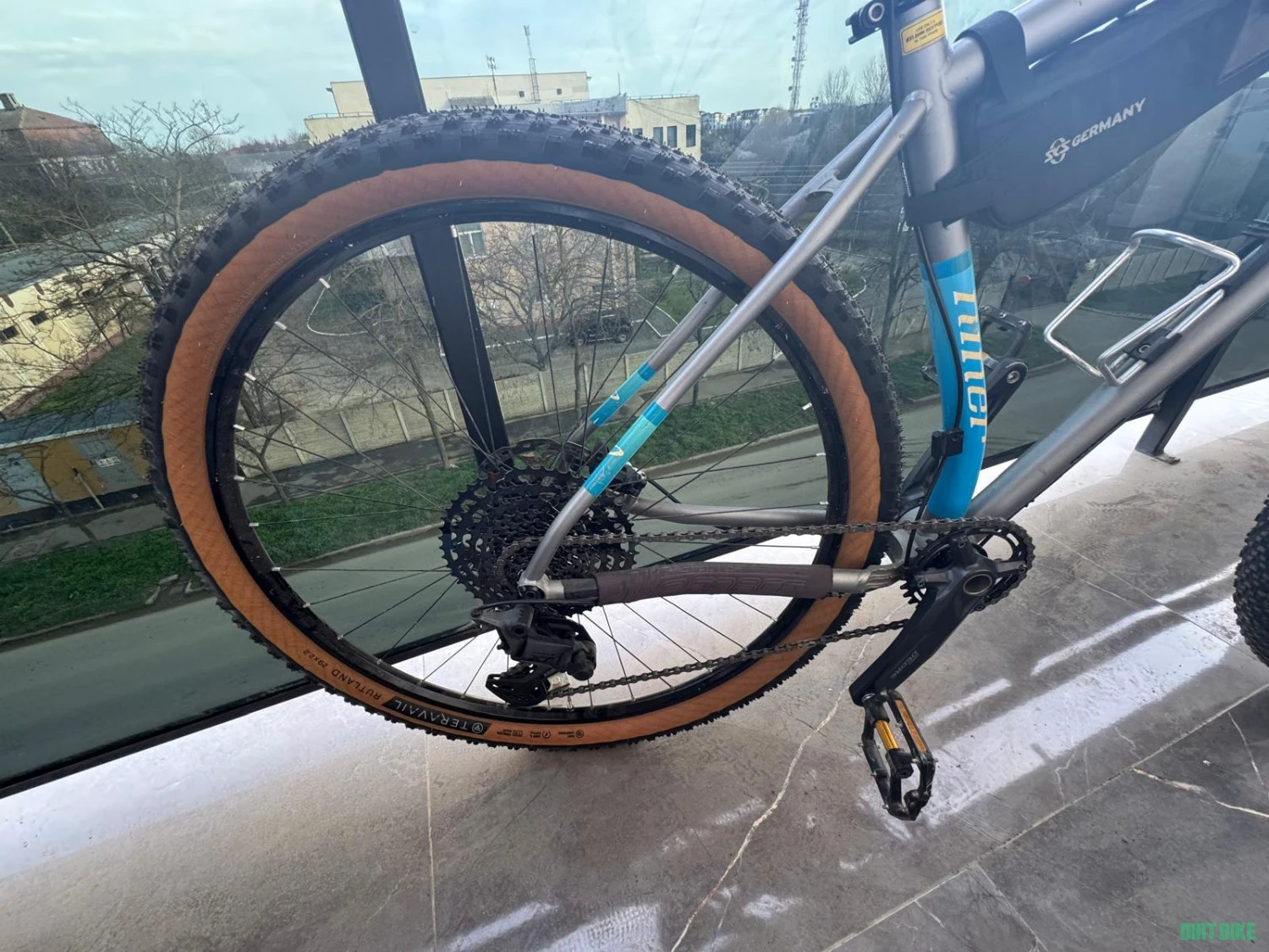 7. Bicicleta Hardtail Niner otel