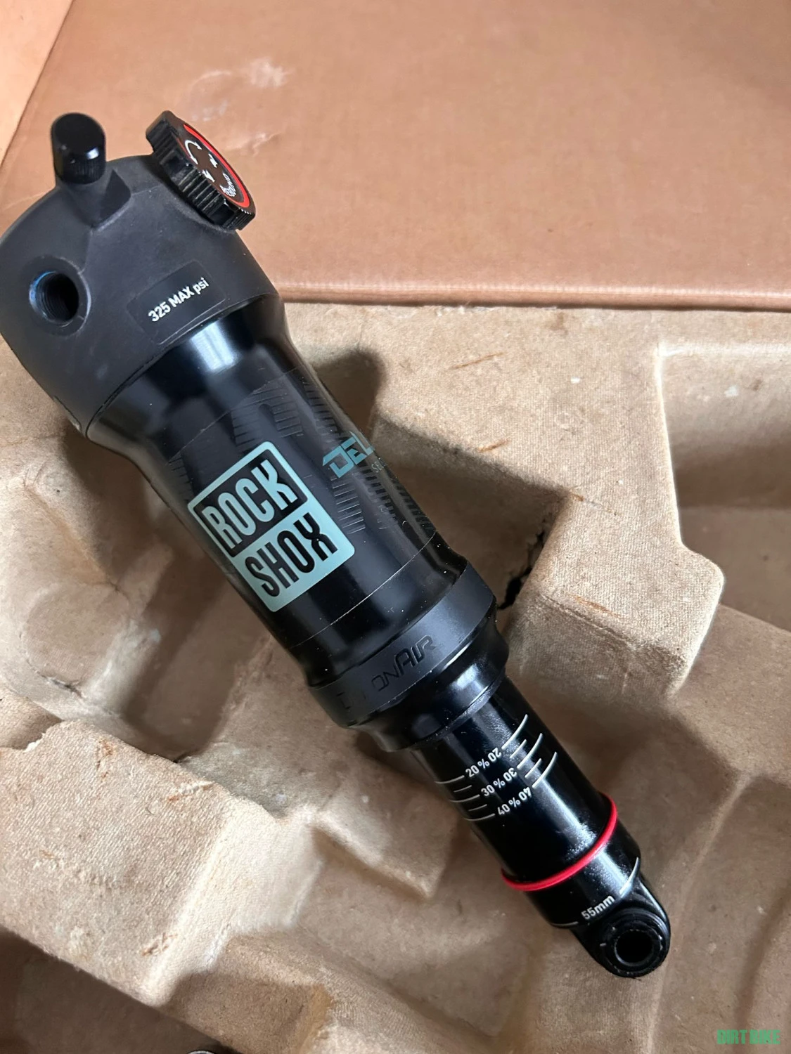 1. Rockshox Deluxe Select 185x55 trunion
