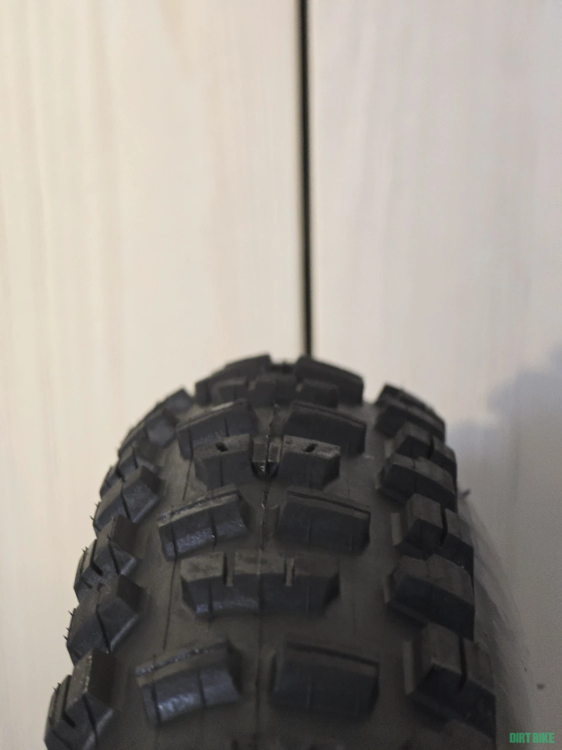 1. Maxxis Minion DHR II 29x2.6