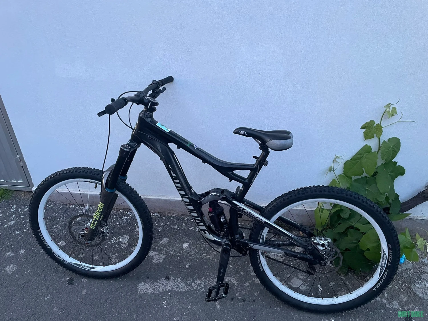 1. MTB Full Suspension Cannondale Claymore