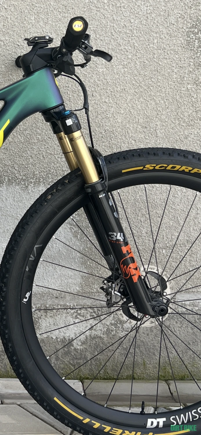 1. Furca Fox 34, kashima 120 mm
