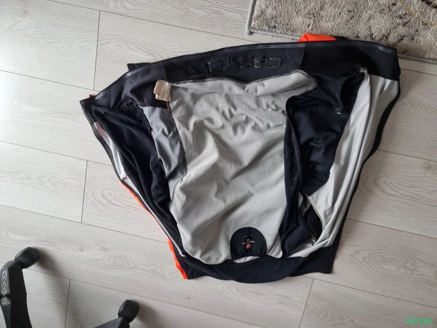 8. Castelli alpha ros goretex windstoper
