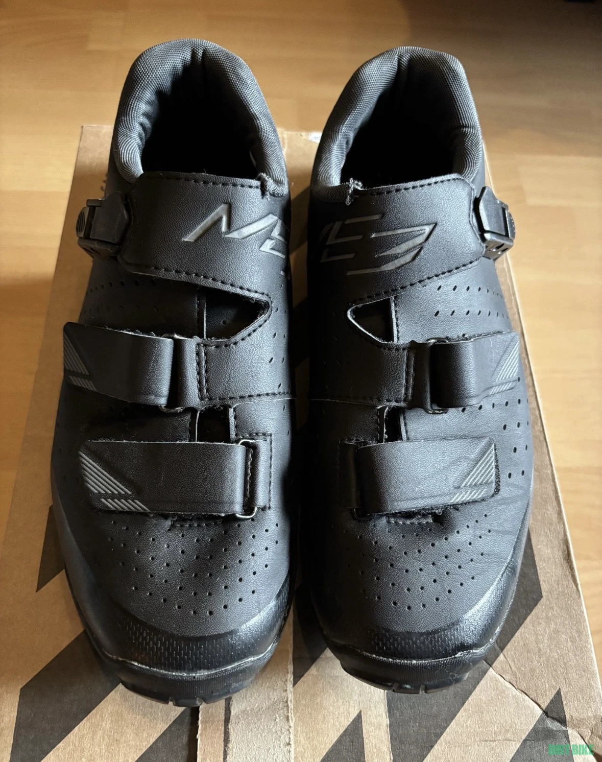1. Pantofi ciclism Shimano