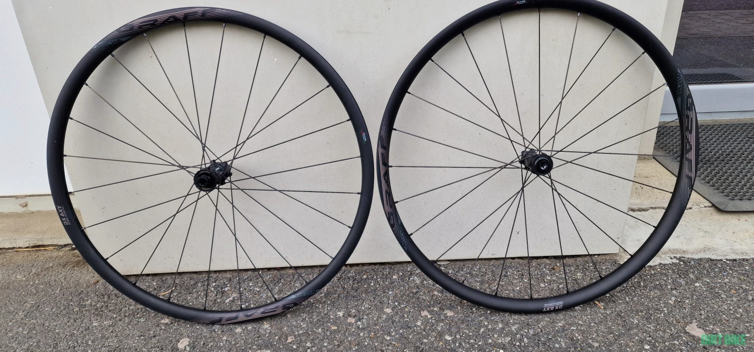 1. Roti gravel Miche Graff XL