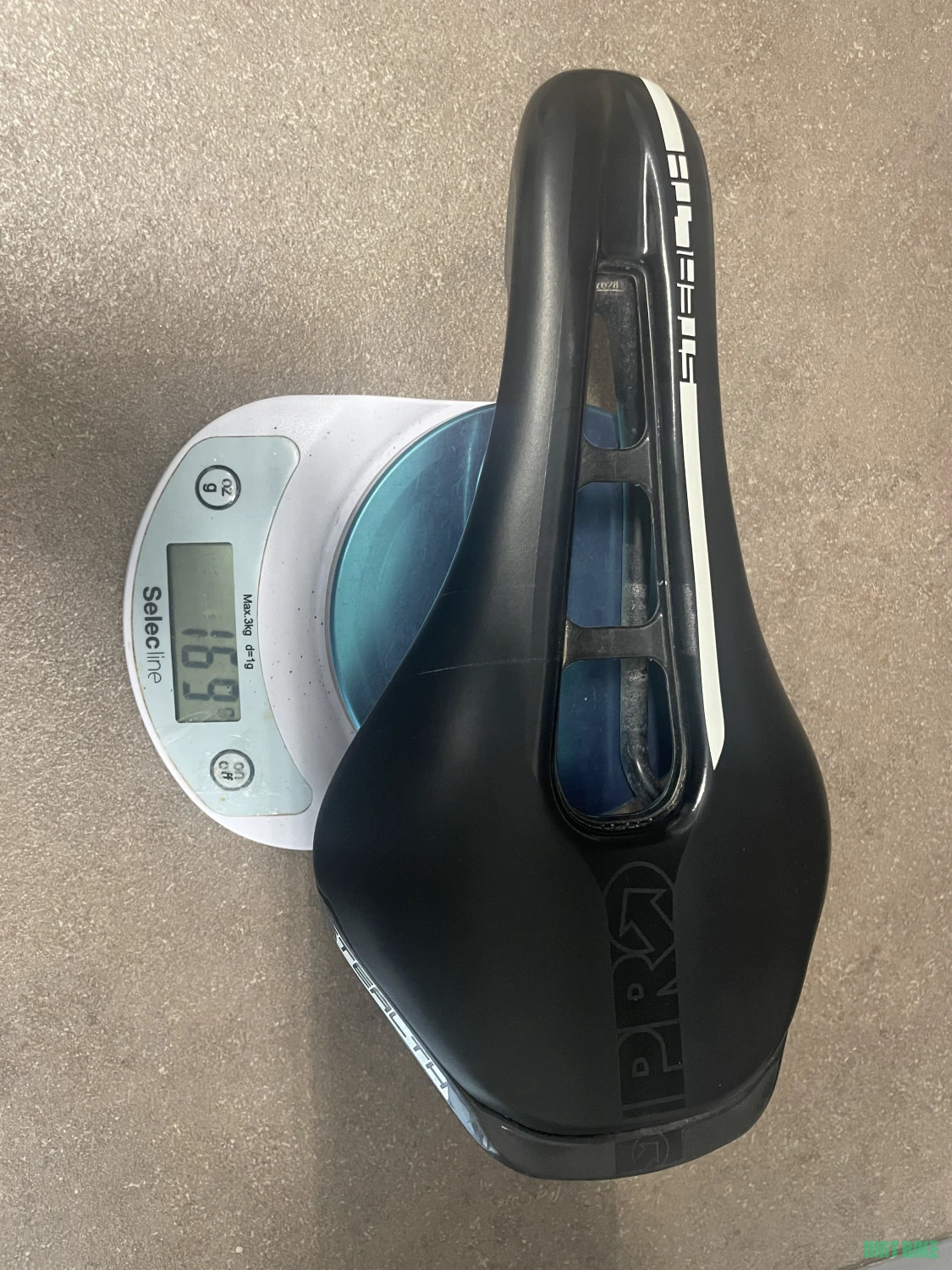 9. Sa PRO Stealth Carbon Cursiera