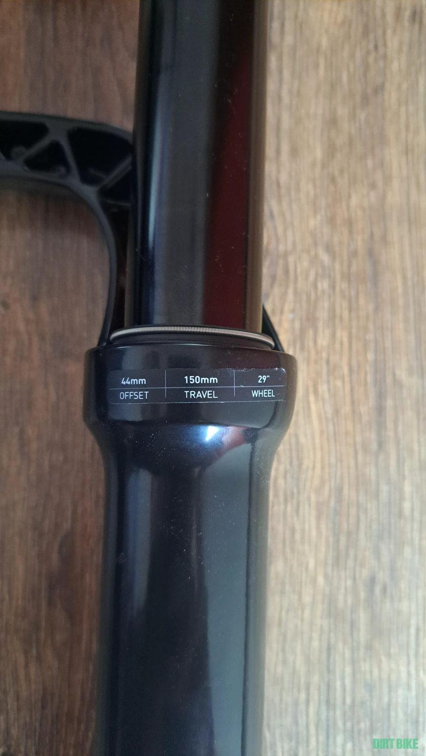 1. Vând Rockshox Lyrik RC 150mm