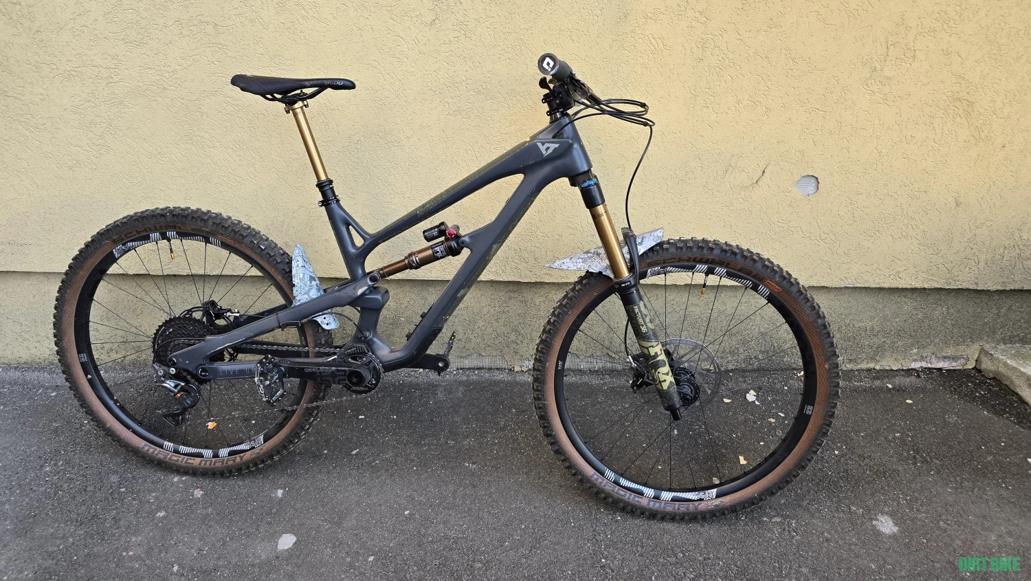 1. YT Jeffsy 27.5 CF Pro Race