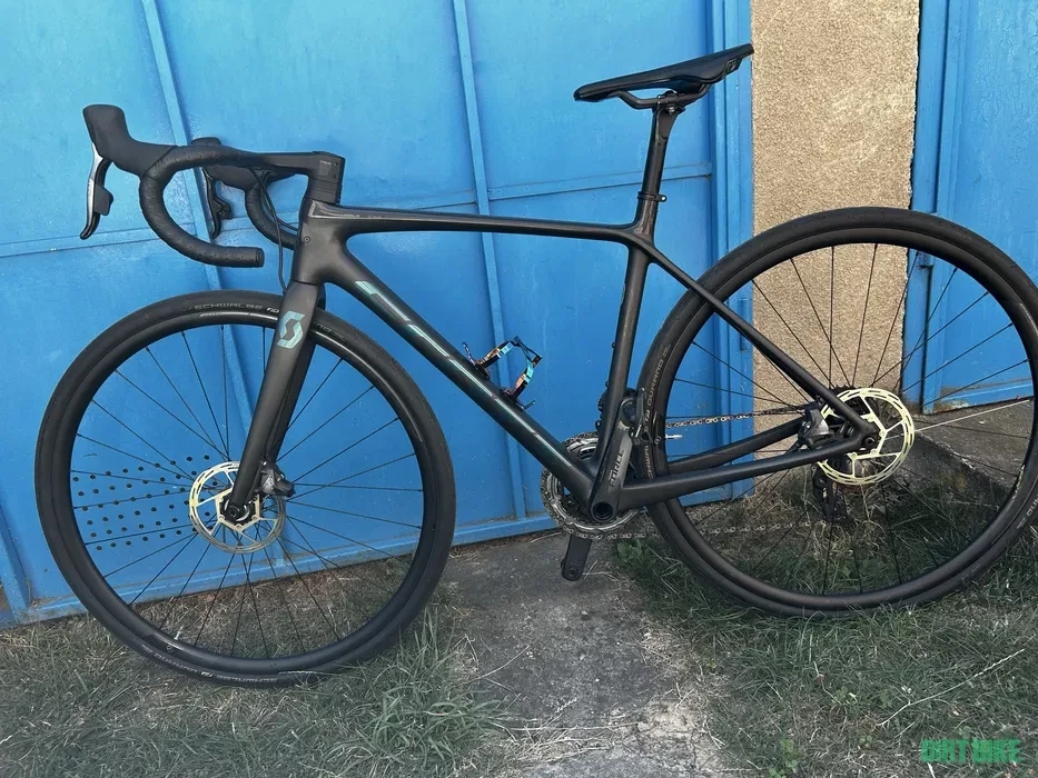 1. Scott Addict SE Disc - eTap