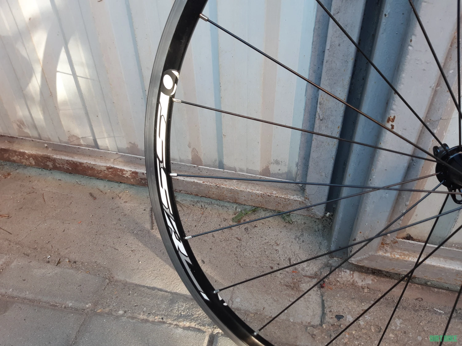 8. Roata Bontrager SSR