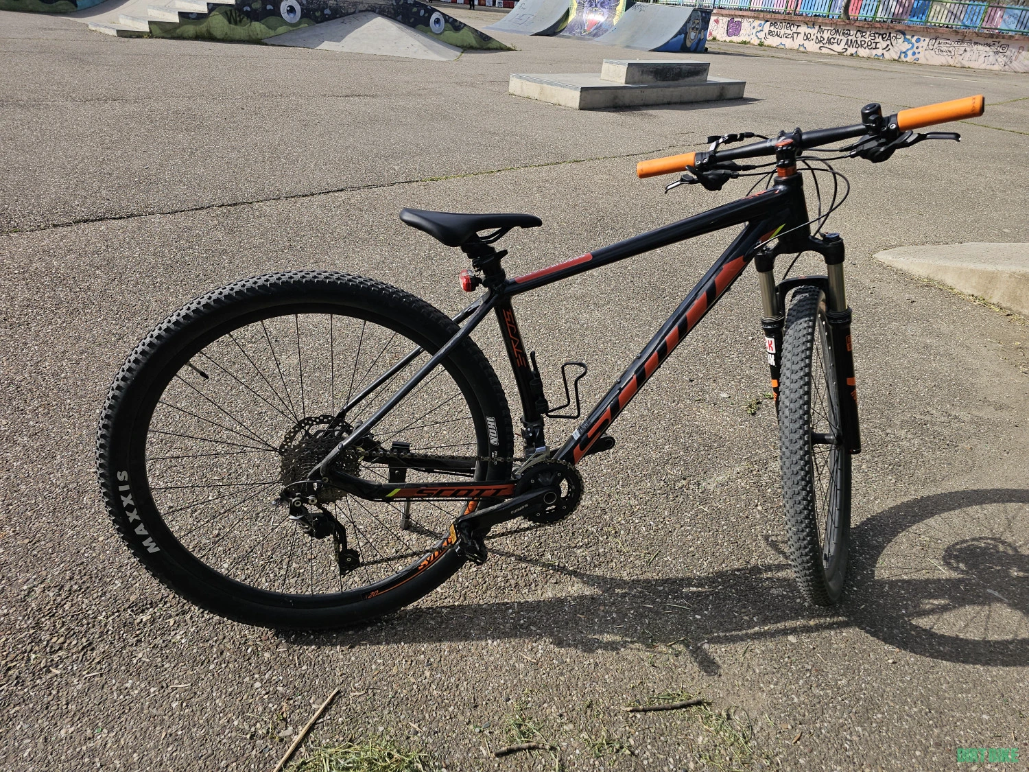 1. Scott scale 970 marime l