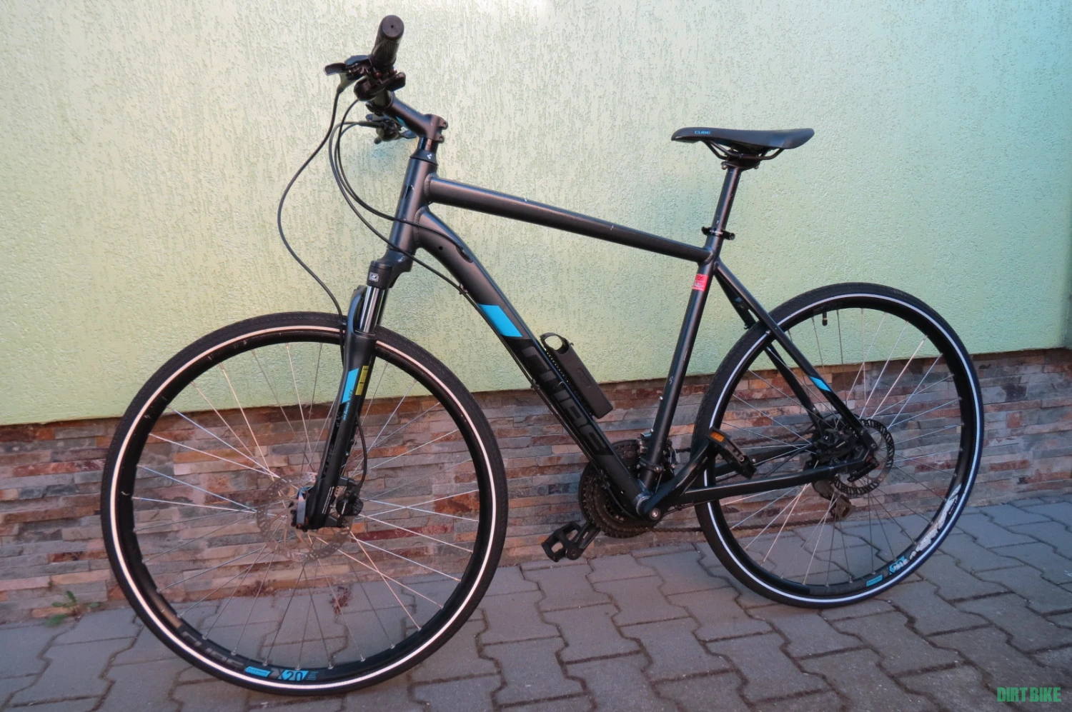 1. Bicicleta Trekking Cube Nature HPA