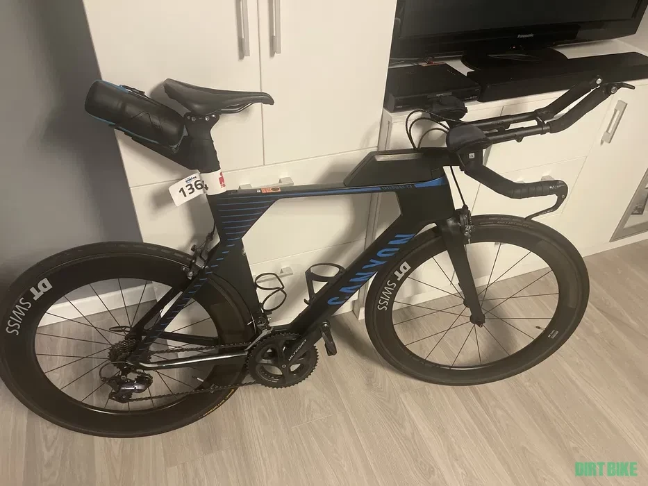 1. Canyon Speedmax CF 8.0 SL contratimp tt triatlon marimea M