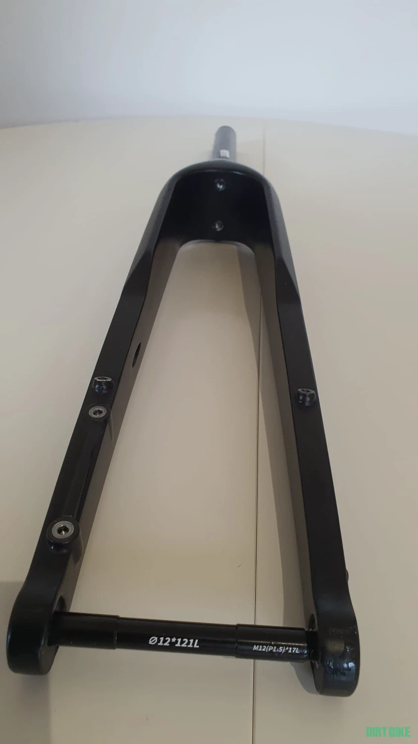 5. Furcă carbon pentru gravel