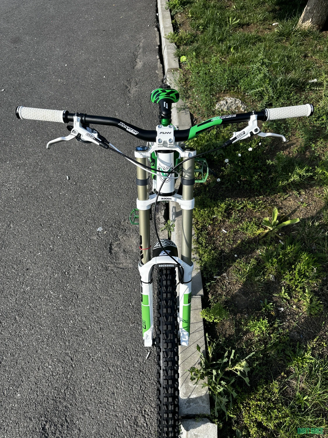 3. Vand Solid Mission 9 Downhill 26”