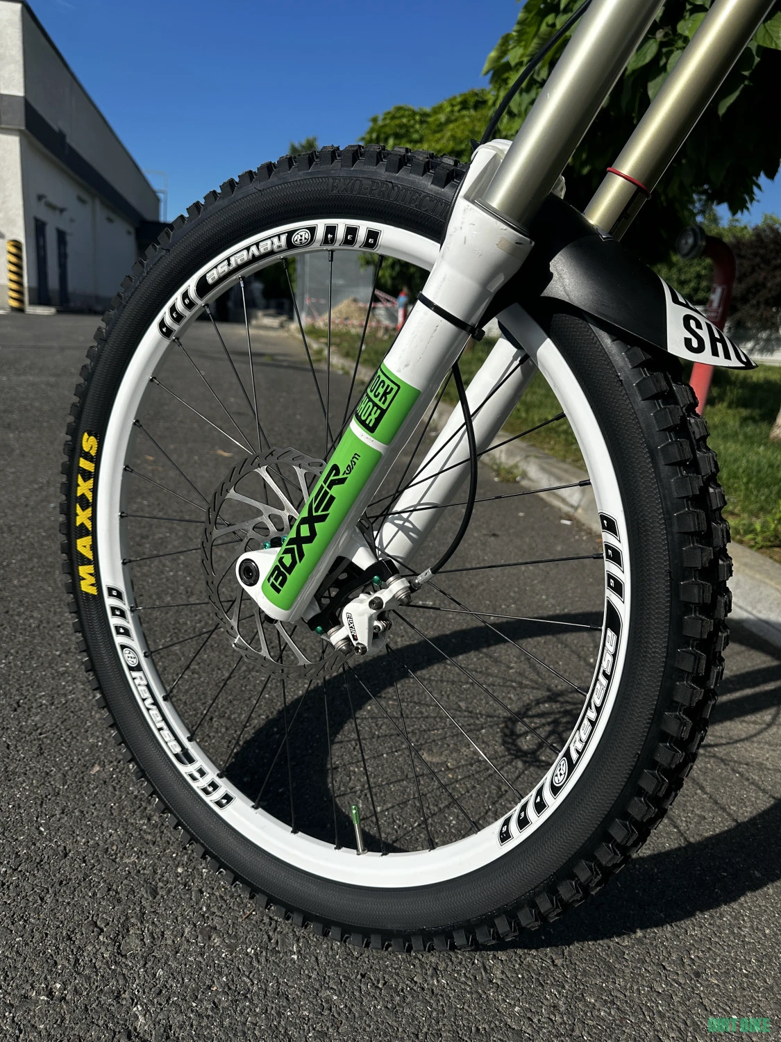 11. Vand Solid Mission 9 Downhill 26”