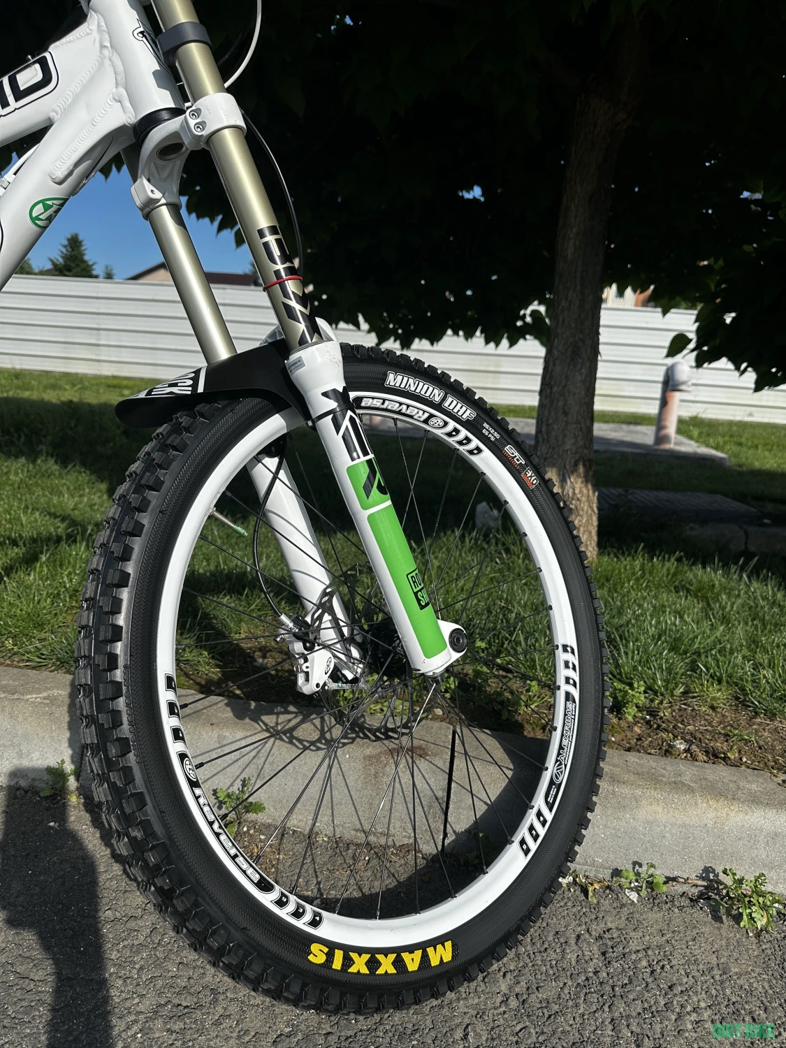 8. Vand Solid Mission 9 Downhill 26”
