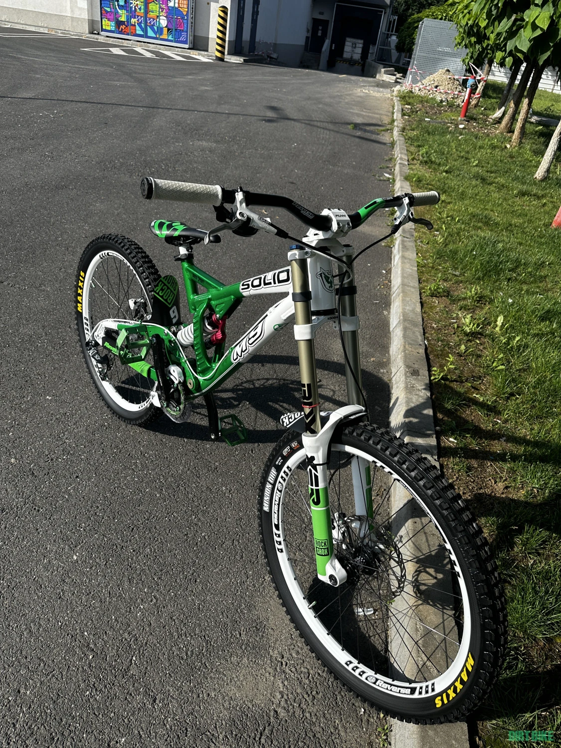 6. Vand Solid Mission 9 Downhill 26”