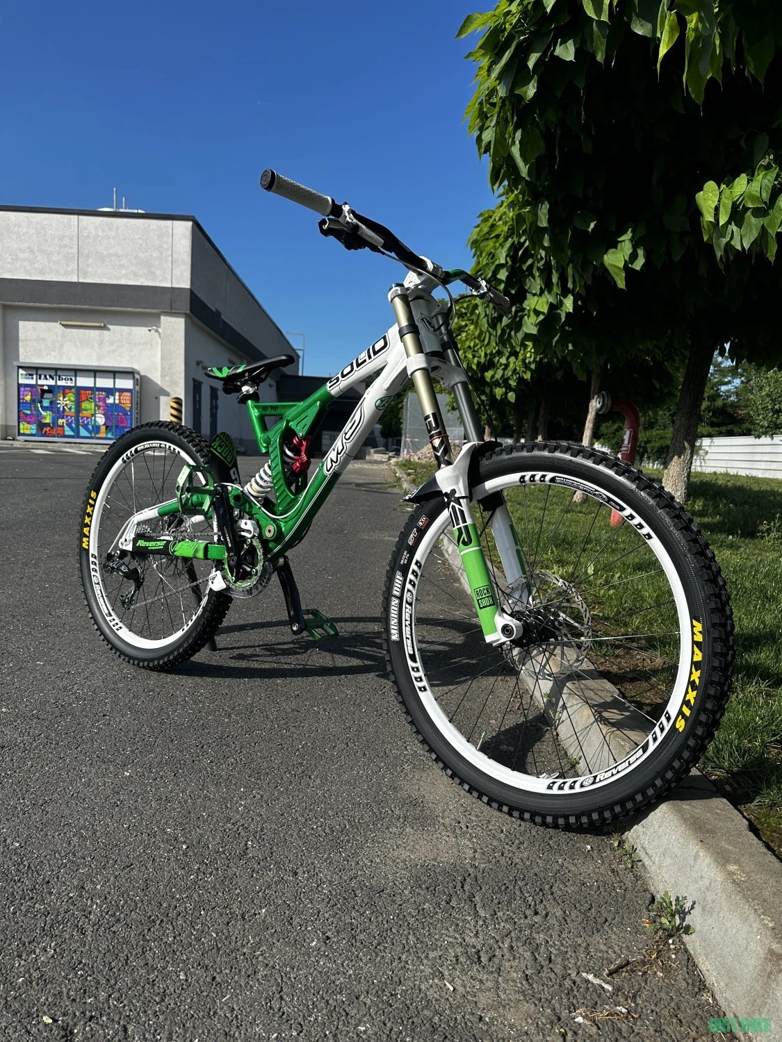 17. Vand Solid Mission 9 Downhill 26”