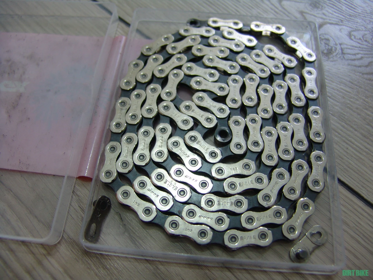 1. Lant 12 vit SRAM GX Eagle 107 zale