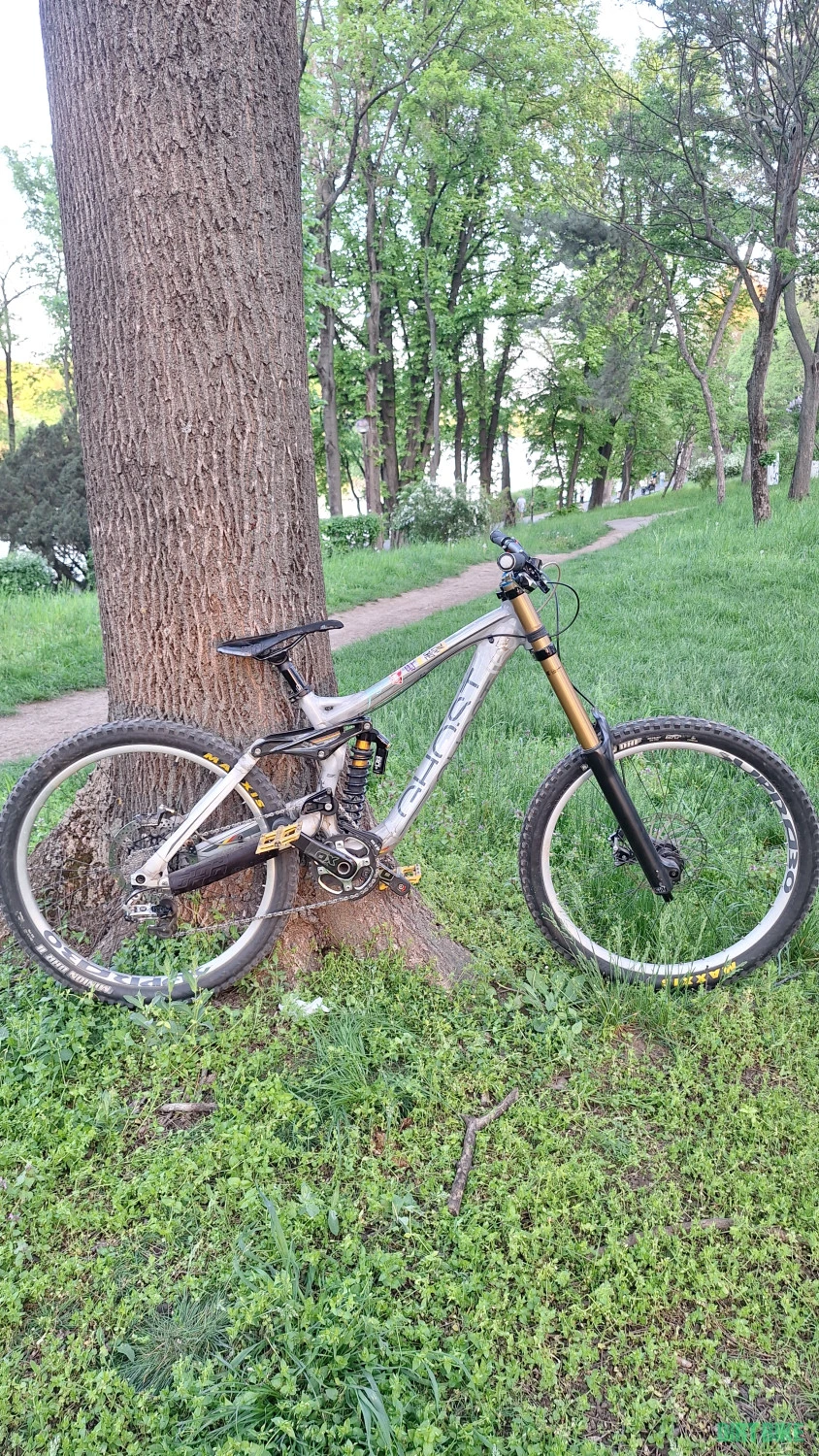 4. Ghost DH 9000