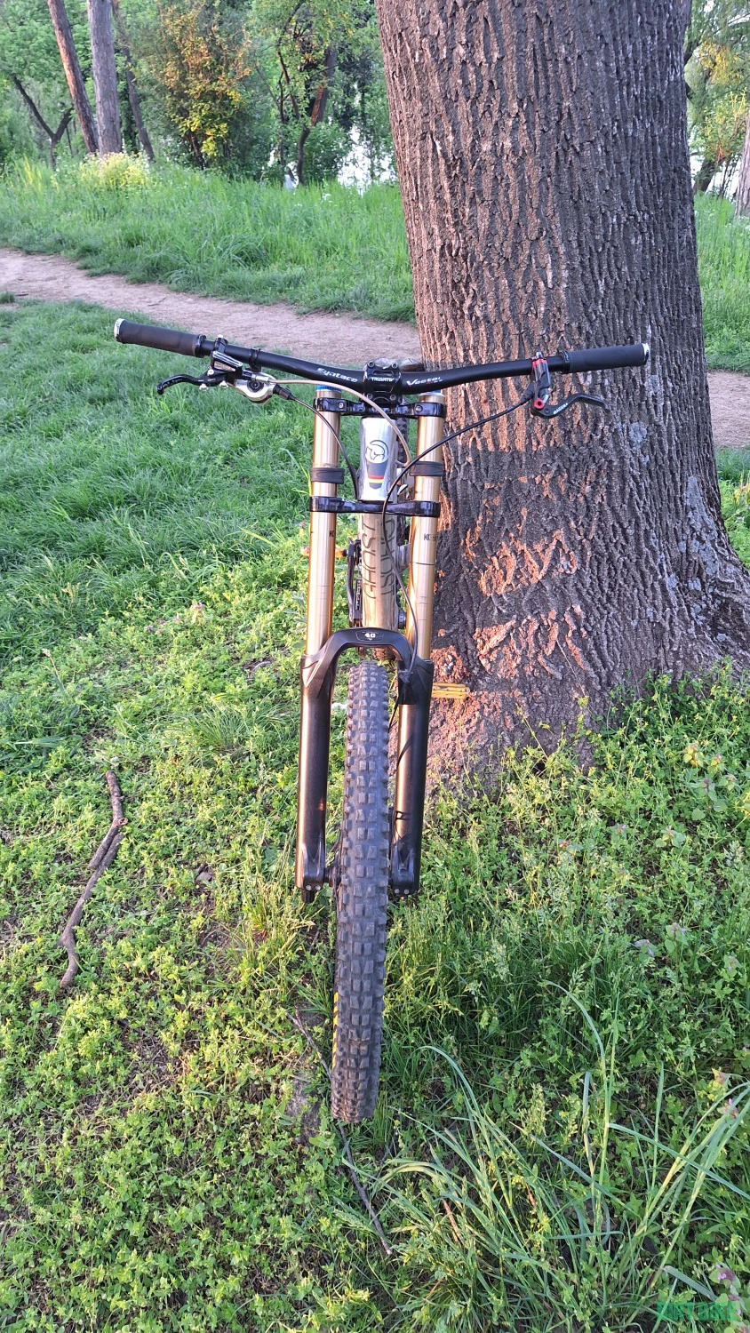 10. Ghost DH 9000