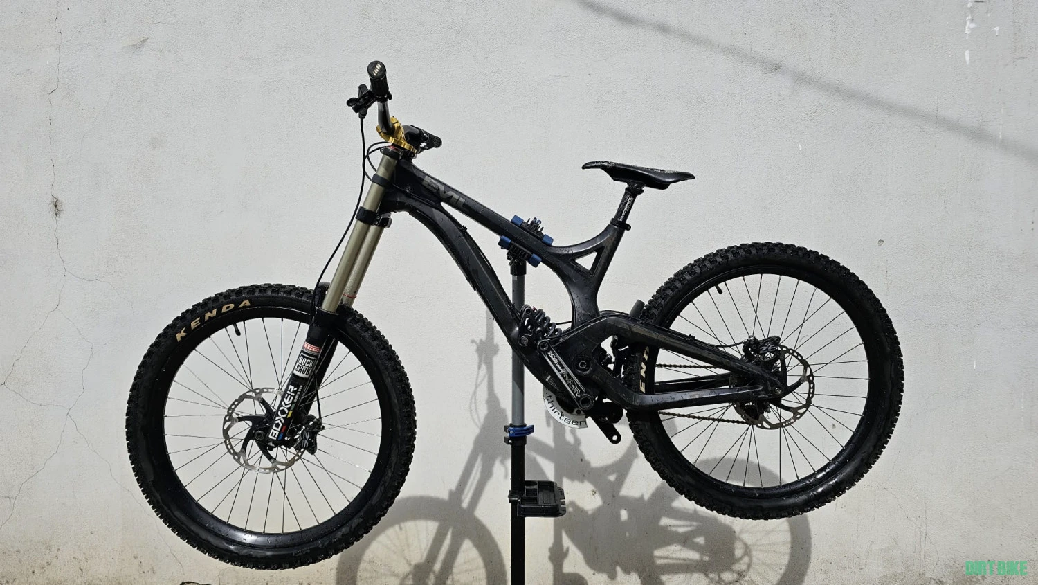 1. Evil Undead cadru carbon rock shox boxxer world cup
