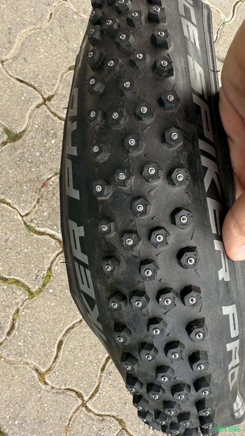 1. Anvelopa pliabila Schwalbe Ice Spiker Pro Evo 27.5 x 2.25